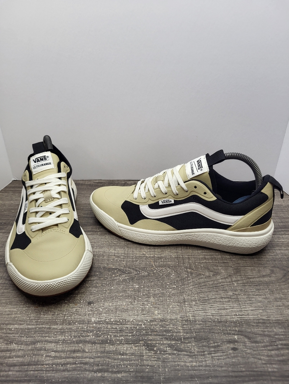 VANS UltraRange EXO Low Top Khaki Beige/Black-White Mens Size 7.5 721356